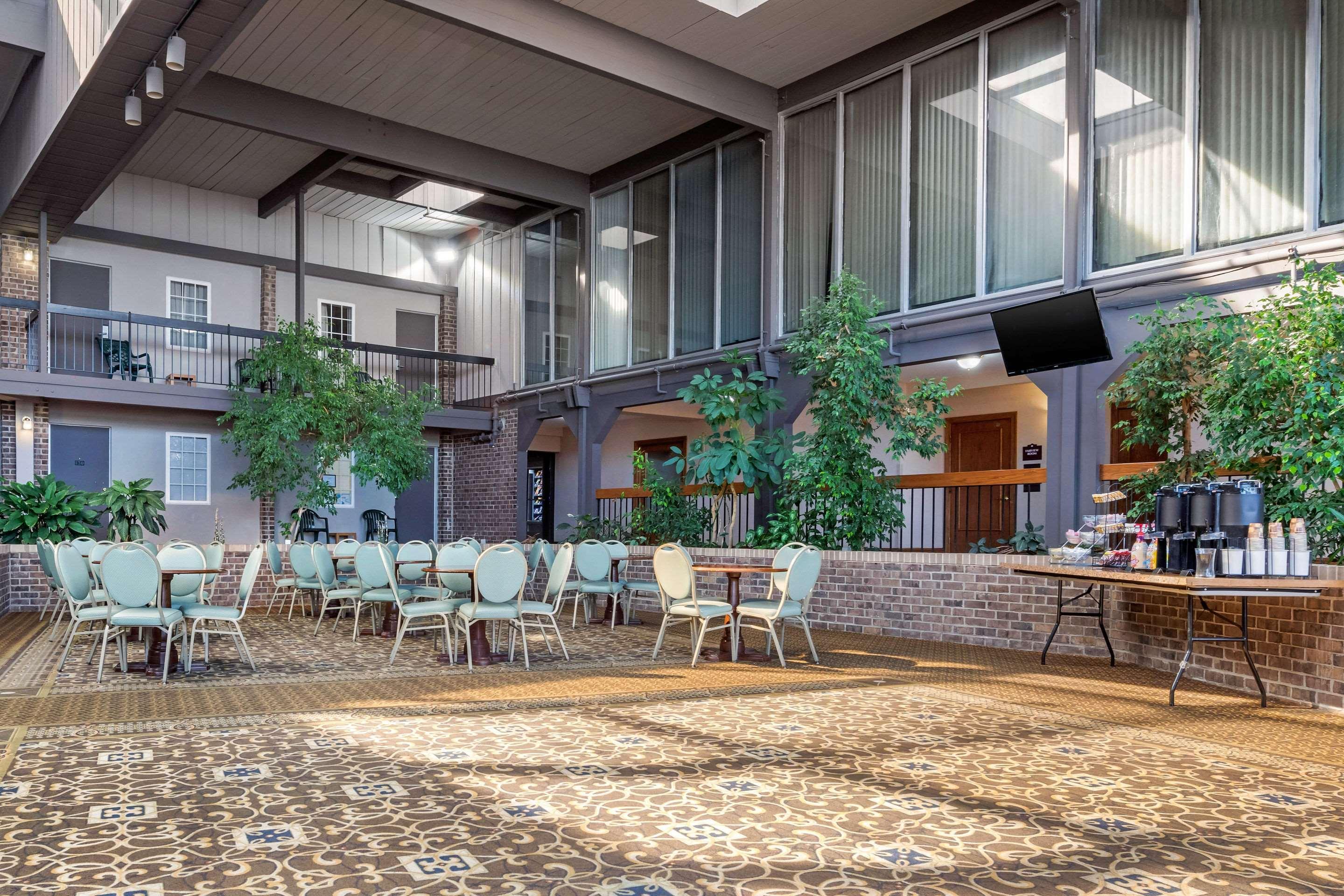 Clarion Hotel And Conference Center Harrisburg West New Cumberland Exteriör bild